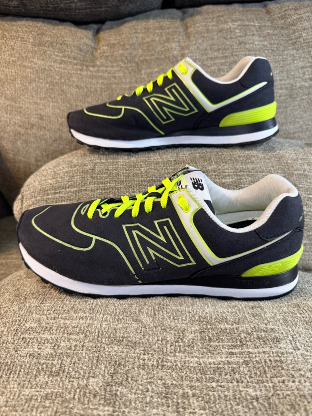 New Balance 574 Men’s Black with Neon Yellow Running Shoes ML574NEN Size 10.5 - Picture 2 of 11